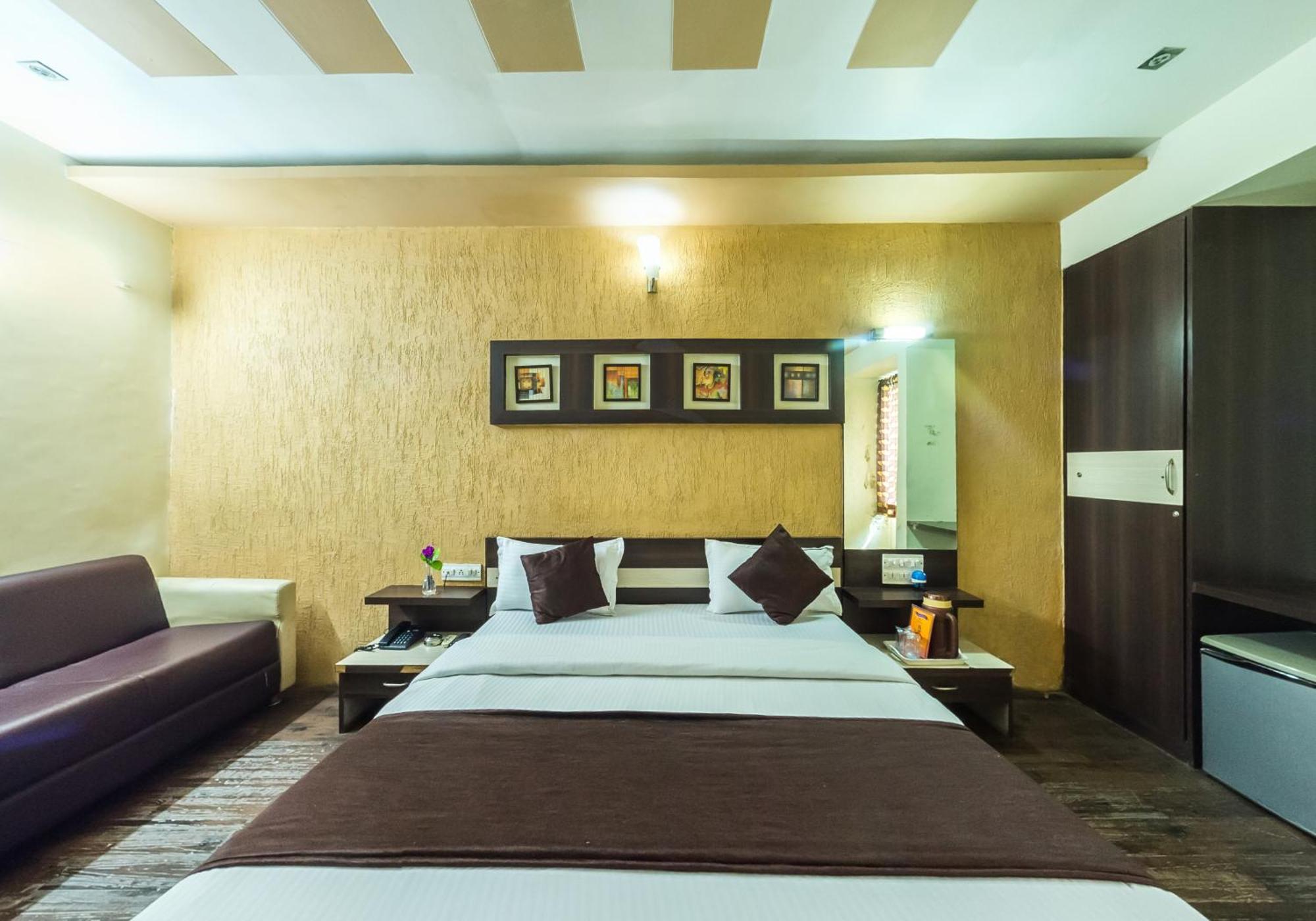 Hotel Rudra Regency Ahmedabad Exterior photo